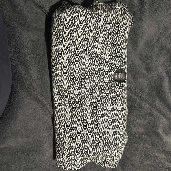 MOBY Petunia Pickle Bottom x Moby Wrap Carrier - Picture 1 of 4